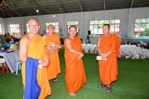 ภาพ No.235503:วันที่ 30-31 กรกฎาคม พ.ศ. 2568 วัดพระธรรมกาย มูลนิธิธรรมกาย ร่วมกับศูนย์ส่งเสริมศีลธรรมจังหวัดสุรินทร์ เปิดศูนย์พักพิงชั่วคราวเพื่อช่วยเหลือประชาชน ผู้อพยพจากเหตุปะทะกันตามแนวชายแดน ไทย-กัมพูชา ตั้งแต่วันที่ 24 กรกฎาคม พ.ศ.2568 เป็นต้นไป