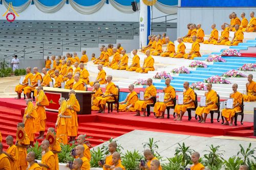 ภาพ No.237545:วันอาทิตย์ที่ 10 สิงหาคม พ.ศ.2568 พิธีมอบใบประกาศเกียรติคุณ โครงการสอบบาลี "ฉลองแชมป์" บูชาธรรม 80 ปี หลวงพ่อธัมมชโย ประจำปี 2568 และ พิธีมอบดวงแก้วสามเณรทรงบาลีไวยากรณ์ ณ สภาธรรมกายสากล วัดพระธรรมกาย ปทุมธานี