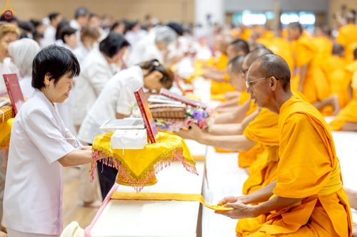 ภาพ No.228424:วันอาทิตย์ที่ 8 มิถุนายน พ.ศ. 2568 พิธีถวายทุนสนับสนุนพระไตรปิฎกฉบับธรรมชัย และอนุรักษ์คัมภีร์โบราณ ณ ห้องแก้วสารพัดนึก 2 วัดพระธรรมกาย