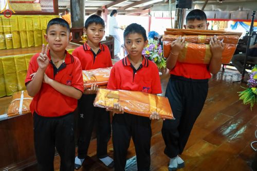 ภาพ No.192069:พิธีทอดผ้าป่าทำนุบำรุงศาสนสถาน ณ วัดสรรเพชญ ต.ยายชา อ.สามพราน จ.นครปฐม ในโครงการธรรมยาตรา กตัญญูบูชา มหาปูชนียาจารย์ พระมงคลเทพมุนี(สด จนฺทสโร) พระผู้ปราบมาร อนุสรณ์สถาน 7 แห่ง ปีที่ 13 วันที่ 9 มกราคม พ.ศ. 2568