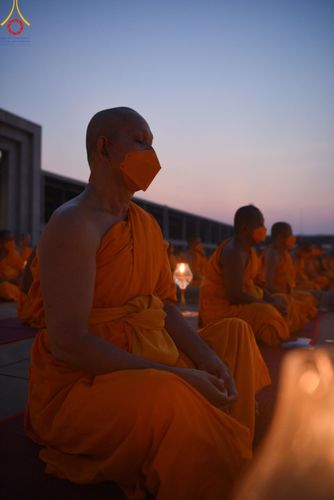 ภาพ No.122079:พิธีจุดประทีปถวายเป็นพุทธบูชา และบูชาธรรมมหาปูชนียาจารย์ พระมงคลเทพมุนี(สด จนฺทสโร) ในโครงการธรรมยาตรา กตัญญูบูชา มหาปูชนียาจารย์ พระมงคลเทพมุนี(สด จนฺทสโร) พระผู้ปราบมาร อนุสรณ์สถาน 7 แห่ง ปีที่ 12 วันที่ 31 มกราคม พ.ศ. 2567 ณ วัดพระธรรมกาย จ.ปทุมธานี