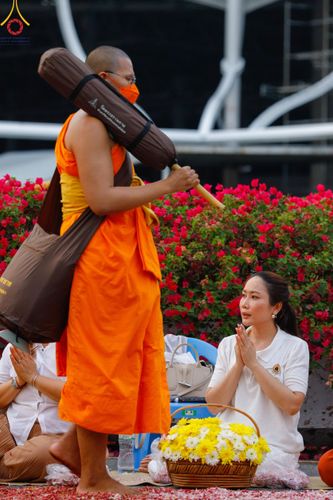 ภาพ No.120418:พิธีต้อนรับพระธรรมยาตรา ในโครงการธรรมยาตรา กตัญญูบูชา มหาปูชนียาจารย์ พระมงคลเทพมุนี(สด จนฺทสโร) พระผู้ปราบมาร อนุสรณ์สถาน 7 แห่ง ปีที่ 12 วันที่ 28 มกราคม พ.ศ. 2567 ณ วัดพระธรรมกาย จ.ปทุมธานี (ชุดที่ 2)