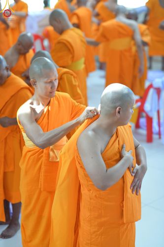 ภาพ No.199775:โครงการอุปสมบทหมู่บูชาธรรม 116 ปี คุณยายอาจารย์มหารัตนอุบาสิกาจันทร์ ขนนกยูง โครงการอุปสมบทหมู่ธรรมทายาท ระดับอุดมศึกษา รุ่นที่ 51 ภาคฤดูหนาว  ณ โบสถ์พระไตรปิฏก วัดพระธรรมกาย จ.ปทุมธานี  วันที่ 11 มกราคม พ.ศ. 2568 โดยมีพระครูปลัดรัตนวีรวัฒน์ เจ้าอาวาสวัด