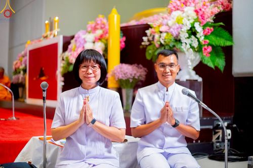 ภาพ No.214876:พิธีต้อนรับสัญญาบัตร พัดยศ พระราชวิเทศวชิรเวที (บัณฑิต วรปญฺโญ) เจ้าอาวาสวัดพระธรรมกายสกอตแลนด์ สหราชอาณาจักร ผู้ช่วยเจ้าอาวาสวัดพระธรรมกาย ณ อุโบสถพระไตรปิฏก วัดพระธรรมกาย