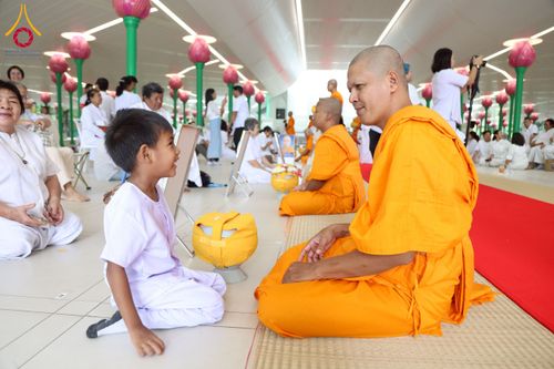 ภาพ No.244888:วันเสาร์ที่ 6 กันยายน พ.ศ. 2568 พิธีถวายบาตร บรรพชา อุปสมบทของนาคธรรมทายาท โครงการอุปสมบทหมู่บูชาธรรมครบรอบ 108 ปี  วันครูผู้ค้นพบวิชชาธรรมกาย ณ โบสถ์พระไตรปิฎก วัดพระธรรมกาย