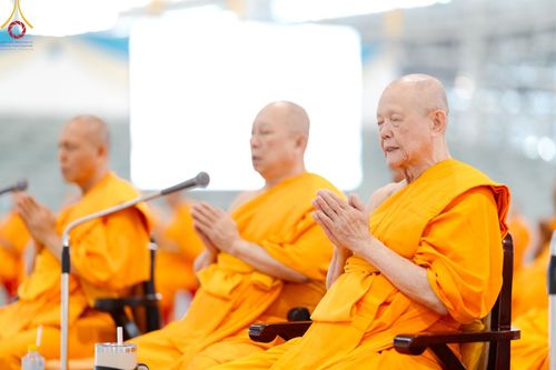 ภาพ No.205960:พิธีตักบาตร และ พิธีบูชาข้าวพระ ในวันอาทิตย์ต้นเดือน 2 กุมภาพันธ์ พ.ศ. 2568 ณ สภาธรรมกายสากล วัดพระธรรมกาย