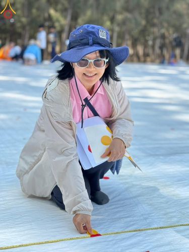 ภาพ No.198827:V.50 สารพัดV สารพัดดี ที่ธรรมยาตรา ในโครงการธรรมยาตรา กตัญญูบูชา มหาปูชนียาจารย์ พระมงคลเทพมุนี(สด จนฺทสโร) พระผู้ปราบมาร อนุสรณ์สถาน 7 แห่ง ปีที่ 13 ระหว่างวันที่ 2-31 มกราคม พ.ศ. 2568