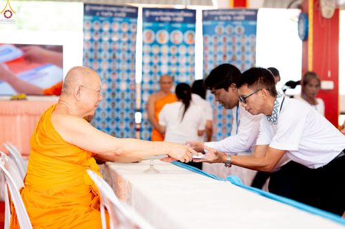 ภาพ No.234486:วันพฤหัสบดีที่ 24 กรกฎาคม พ.ศ. 2568 พิธีถวายสังฆทานแก่คณะสงฆ์ 323 วัด , พิธีมอบกองทุนหนุนแรงใจช่วยครูใต้ , พิธีทำบุญส่วนกุศลแด่ผู้วายชนม์ ในเหตุการณ์ความไม่สงบ 4 จังหวัด ชายแดนภาคใต้ (ปัตตานี , ยะลา , นราธิวาส , สงขลา) ปีที่ 21 ครั้งที่ 179 ณ วัดเวฬุวัน 