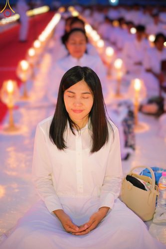 ภาพ No.192741:พิธีจุดประทีปถวายเป็นพุทธบูชา และบูชาธรรมมหาปูชนียาจารย์ ณ อนุสรณ์สถานคลองบางนางแท่น อ.สามพราน จ.นครปฐม ในโครงการธรรมยาตรา กตัญญูบูชา มหาปูชนียาจารย์ พระมงคลเทพมุนี(สด จนฺทสโร) พระผู้ปราบมาร อนุสรณ์สถาน 7 แห่ง ปีที่ 13 วันที่ 10 มกราคม พ.ศ. 2568