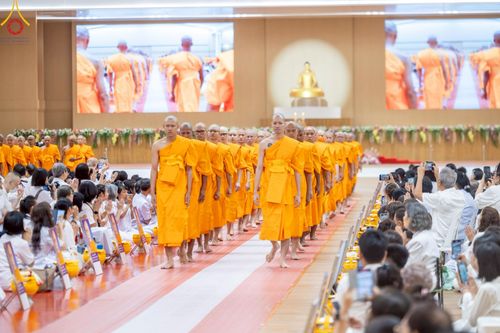 ภาพ No.217297:วันเสาร์ที่ 12 เมษายน พ.ศ. 2568 พิธีบรรพชา พิธีขอศีลและขอนิสสัย พิธีมอบบาตร ในโครงการอุปสมบทหมู่ บูชาธรรมหลวงพ่อธัมมชโย, โครงการธรรมทายาท ระดับอุดมศึกษา รุ่นที่ 52 ,  โครงการบวชพระนานาชาติ AEC & WAB CEO รุ่นที่ 4 ณ วัดพระธรรมกาย