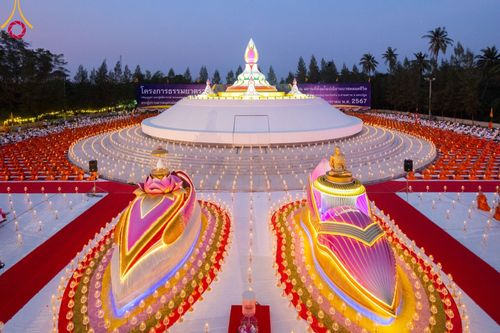 ภาพ No.109679:พิธีจุดประทีปถวายเป็นพุทธบูชา และบูชาธรรมมหาปูชนียาจารย์ วันที่ 10 มกราคม พ.ศ. 2567 ณ อนุสรณ์สถานคลองบางนางแท่น อ.สามพราน จ.นครปฐม