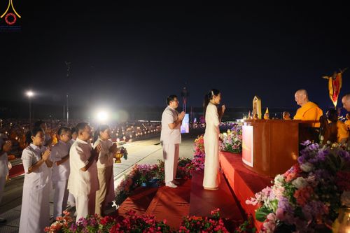 ภาพ No.122325:พิธีจุดประทีปถวายเป็นพุทธบูชา และบูชาธรรมมหาปูชนียาจารย์ พระมงคลเทพมุนี(สด จนฺทสโร) ในโครงการธรรมยาตรา กตัญญูบูชา มหาปูชนียาจารย์ พระมงคลเทพมุนี(สด จนฺทสโร) พระผู้ปราบมาร อนุสรณ์สถาน 7 แห่ง ปีที่ 12 วันที่ 31 มกราคม พ.ศ. 2567 ณ วัดพระธรรมกาย จ.ปทุมธานี (