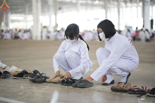 ภาพ No.123124:พิธีตักบาตร และพิธีบูชาข้าวพระ ในวันอาทิตย์ต้นเดือนที่ 4 กุมภาพันธ์ พ.ศ. 2567 ณ วัดพระธรรมกาย จ.ปทุมธานี