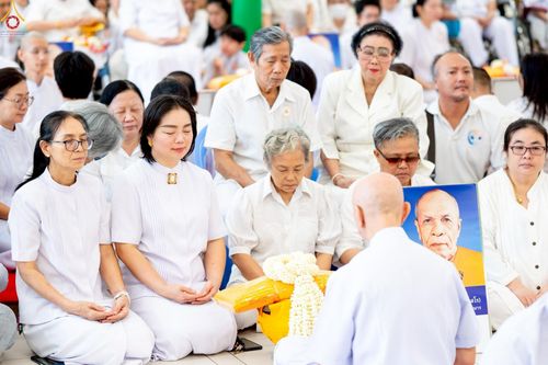 ภาพ No.228964:วันเสาร์ที่ 14 มิถุนายน พ.ศ. 2568 พิธีเวียนประทักษิณ , พิธีขอขมารับผ้าไตร ในโครงการบรรพชาอุปสมบทหมู่ ผู้บริหารรุ่นที่ 15 และ อุดมศึกษา รุ่นที่ 52 ณ โบสถ์พระไตรปิฎก วัดพระธรรมกาย