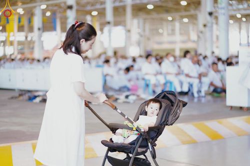 ภาพ No.139170:พิธีตักบาตร , พิธีบูชาข้าวพระ ณ ห้องแก้วสารพัด 1 สภาธรรมกายสากล วัดพระธรรมกาย วันอาทิตย์ต้นเดือนที่ 2 มิถุนายน พ.ศ. 2567