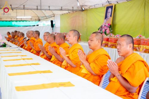 ภาพ No.198429:พิธีถวายภัตตาหารเป็นสังฆทาน แด่พระธรรมยาตรา ณ อนุสรณ์สถานบางปลา วัดบางปลา อำเภอบางเลน จังหวัดนครปฐม ในโครงการธรรมยาตรา กตัญญูบูชา มหาปูชนียาจารย์ พระมงคลเทพมุนี(สด จนฺทสโร) พระผู้ปราบมาร อนุสรณ์สถาน 7 แห่ง ปีที่ 13 วันที่ 20 มกราคม พ.ศ. 2568