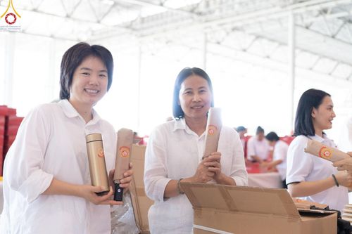 ภาพ No.212130:วันจันทร์ที่ 17 มีนาคม พ.ศ. 2568 บุญบรรจุกล่องไทยธรรม เพื่อถวายแด่พระสังฆาธิการ 40,000 กว่าวัดทั่วไทย ในวันคุ้มครองโลก 22 เมษายน พ.ศ. 2568 ณ บ้านแก้วเรือนทองคุณยายฯ วัดพระธรรมกาย