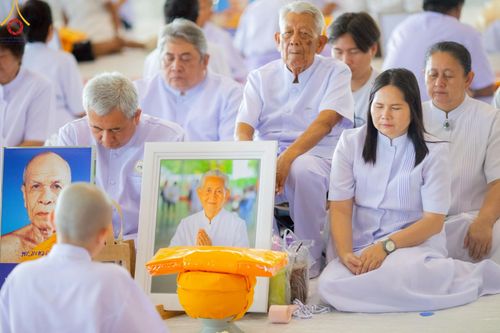 ภาพ No.215056:วันเสาร์ที่ 5 เมษายน พ.ศ. 2568 พิธีเวียนประทักษิณรอบพระมหาธรรมกายเจดีย์  พิธีวันทาเจดีย์ พิธีขอขมาและมอบผ้าไตร ในโครงการบรรพชาสามเณรฟื้นฟูพระพุทธศาสนาทั่วไทย , โครงการหน่อแก้วเปรียญธรรม รุ่นที่ 13 ,  โครงการสามเณรยุวธรรมทายาท รุ่นที่ 33 , โครงการสามเณรมั