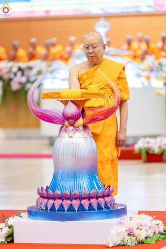 ภาพ No.277586:วันอาทิตย์ต้นเดือนที่ 7 ธันวาคม พ.ศ.2568 พิธีทอดผ้าป่าต้นสมบัติจักรพรรดิ ณ สภาธรรมกายสากล วัดพระธรรมกาย