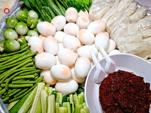 ภาพ No.203778:พิธีถวายภัตตาหารเป็นสังฆทาน แด่พระธรรมยาตรา ณ วัดพระธรรมกาย ตำบลคลองสาม อำเภอคลองหลวง จังหวัดปทุมธานี ในโครงการธรรมยาตรา กตัญญูบูชา มหาปูชนียาจารย์ พระมงคลเทพมุนี(สด จนฺทสโร) พระผู้ปราบมาร อนุสรณ์สถาน 7 แห่ง ปีที่ 13 วันที่ 30 มกราคม พ.ศ. 2568