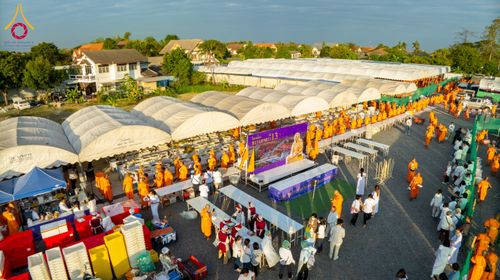 ภาพ No.195984:พิธีถวายภัตตาหารเป็นสังฆทาน แด่พระธรรมยาตรา ณ วัดโบสถ์(บน) ตำบลบางคูเวียง อำเภอบางกรวย จังหวัดนนทบุรี ในโครงการธรรมยาตรา กตัญญูบูชา มหาปูชนียาจารย์ พระมงคลเทพมุนี(สด จนฺทสโร) พระผู้ปราบมาร อนุสรณ์สถาน 7 แห่ง ปีที่ 13 วันที่ 16 มกราคม พ.ศ. 2568