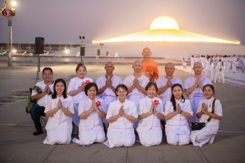 ภาพ No.180101:พิธีปลงผมนาคธรรมทายาท ในโครงการอุปสมบทหมู่ บูชาธรรมมหาปูชนียาจารย์ (ศูนย์อบรมวัดพระธรรมกาย) วันที่ 1 ธันวาคม พ.ศ. 2567 ณ ลานธรรมหารัตนวิหารคด วัดพระธรรมกาย จ.ปทุมธานี