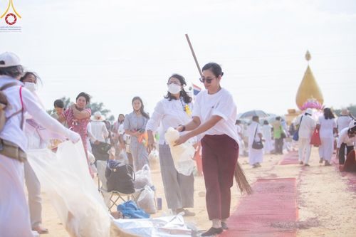 ภาพ No.130109:V.34 เพื่อธรรมเพื่อบางกล่ำ การรับบุญของเจ้าหน้าที่หน่วยงานต่างๆ  เพื่องานธรรมยาตราอัญเชิญพระบรมสารีริกธาตุ ประดิษฐาน ณ มหารัตนเจดีย์สิริปทุมสวรรค์ (เจดีย์อริยพุทธะ 5 พระองค์) ณ ศูนย์ปฏิบัติธรรมภาคใต้ อ.บางกล่ำ จ.สงขลา ระหว่างวันที่ 9-10 มีนาคม พ.ศ. 2567