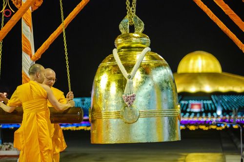 ภาพ No.150411:พิธีจุดประทีป และพิธีฉลองชัยสวดมนต์ บทธัมมจักกัปปวัตตนสูตร ครบ 6,668,272,727 จบ เนื่องในวันธรรมชัย 27 สิงหาคม พ.ศ. 2567 ณ มหารัตนวิหารคด วัดพระธรรมกาย