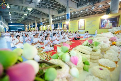 ภาพ No.154917:พิธีจุดประทีป, พิธีฉลองชัยสวดมนต์บทธัมมจักกัปปวัตนสูตร ณ มหารัตนวิหารคด วัดพระธรรมกาย วันอังคารที่ 17 กันยายน พ.ศ. 2567