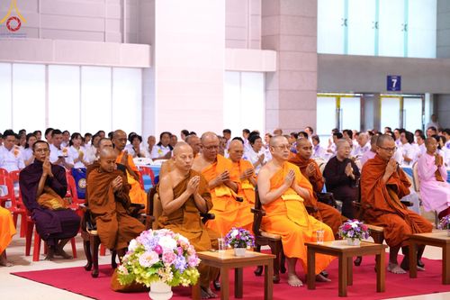 ภาพ No.167597:พิธีตักบาตรและพิธีบูชาข้าวพระ ในวันอาทิตย์ที่ 3 พฤศจิกายน พ.ศ. 2567 ณ วัดพระธรรมกาย