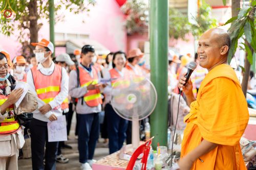 ภาพ No.117057:V.16 เป็นทีม การเตรียมงาน เก็บงาน การรับบุญของเจ้าหน้าที่หน่วยงานต่างๆ เพื่อโครงการธรรมยาตรา กตัญญูบูชามหาปูชนียาจารย์ พระมงคลเทพมุนี (สด จนฺทสโร) พระผู้ปราบมาร อนุสรณ์สถาน 7 แห่ง ปีที่ 12 ระหว่างวันที่ 2 - 31 มกราคม พ.ศ. 2567