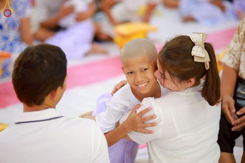 ภาพ No.213887:วันเสาร์ที่ 29 มีนาคม พ.ศ. 2568 พิธีตัดปอยผม ขอขมาผู้ปกครอง มอบบาตร-ผ้าไตร และพิธีบรรพชาสามเณร ณ ศูนย์ปฏิบัติธรรมจังหวัดระยอง (บ้านช่องลม) ต.บางบุตร อ.บ้านค่าย จ.ระยอง