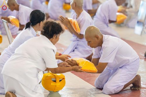 ภาพ No.180644:พิธีบรรพชาอุปสมบท โครงการอุปสมบทบูชาธรรมมหาปูชนียาจารย์ ประจำปีพุทธศักราช 2567 วันเสาร์ที่ 7 ธันวาคมพ.ศ. 2567 ณ วัดพระธรรมกาย จ.ปทุมธานี