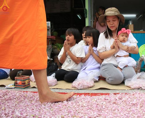ภาพ No.120120:พิธีต้อนรับพระธรรมยาตรา ในโครงการธรรมยาตรา กตัญญูบูชา มหาปูชนียาจารย์ พระมงคลเทพมุนี(สด จนฺทสโร) พระผู้ปราบมาร อนุสรณ์สถาน 7 แห่ง ปีที่ 12 วันที่ 28 มกราคม พ.ศ. 2567 ณ วัดพระธรรมกาย จ.ปทุมธานี