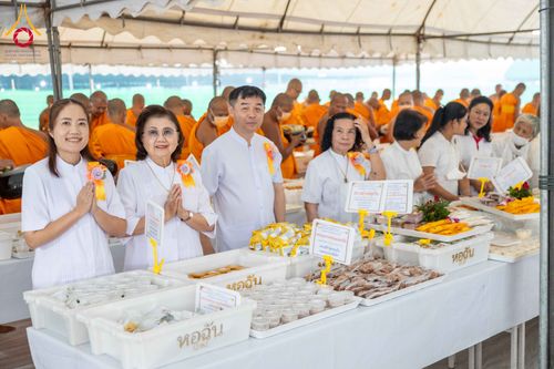 ภาพ No.298531:วันที่ 20 มกราคม พ.ศ. 2569 พิธีถวายภัตตาหารเป็นสังฆทาน แด่พระธรรมยาตรา ณ อนุสรณ์สถานบางปลา วัดบางปลา อำเภอบางเลน จังหวัดนครปฐม ในโครงการธรรมยาตรา กตัญญูบูชา มหาปูชนียาจารย์ พระมงคลเทพมุนี(สด จนฺทสโร) พระผู้ปราบมาร อนุสรณ์สถาน 7 แห่ง ปีที่ 14