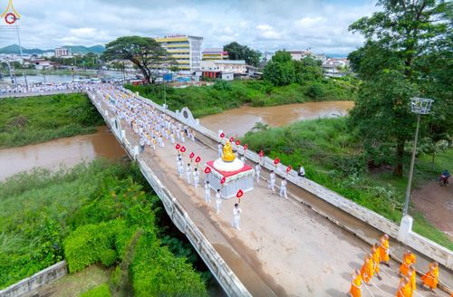 ภาพ No.239320:วันอาทิตย์ที่ 17 สิงหาคม พ.ศ. 2568 พิธีอัญเชิญรูปเหมือนพระมงคลเทพมุนี (สด จันทสโร) ณ ศาลากลางจังหวัดเลย ถึงลานพญานาค สวนสาธารณะกุดป่อง อ.เมือง จ.เลย