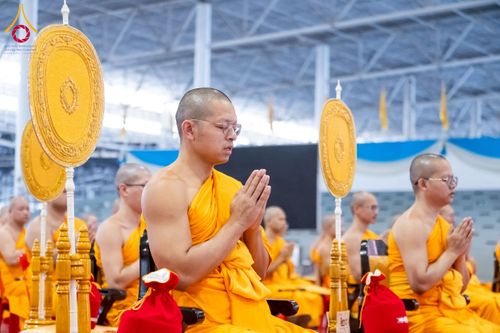 ภาพ No.237585:วันอาทิตย์ที่ 10 สิงหาคม พ.ศ.2568 พิธีมอบใบประกาศเกียรติคุณ โครงการสอบบาลี "ฉลองแชมป์" บูชาธรรม 80 ปี หลวงพ่อธัมมชโย ประจำปี 2568 และ พิธีมอบดวงแก้วสามเณรทรงบาลีไวยากรณ์ ณ สภาธรรมกายสากล วัดพระธรรมกาย ปทุมธานี