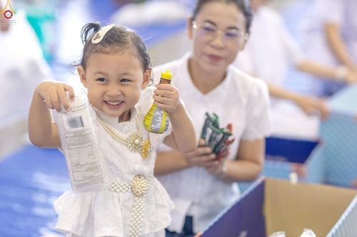 ภาพ No.240543:วันพุธที่ 27 สิงหาคม พ.ศ. 2568 พิธีตักบาตร ในวันธรรมชัย ณ วัดพระธรรมกาย จ.ปทุมธานี