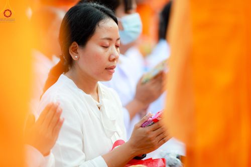 ภาพ No.116185:พิธีตักบาตรพระธรรมยาตรา ณ อนุสรณ์สถานลำดับที่ 4 สถานที่เกิดด้วยกายธรรม วัดโบสถ์(บน) จ.นนทบุรี วันที่ 21 มกราคม พ.ศ. 2567