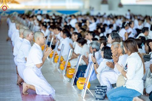 ภาพ No.215096:วันเสาร์ที่ 5 เมษายน พ.ศ. 2568 พิธีเวียนประทักษิณรอบพระมหาธรรมกายเจดีย์  พิธีวันทาเจดีย์ พิธีขอขมาและมอบผ้าไตร ในโครงการบรรพชาสามเณรฟื้นฟูพระพุทธศาสนาทั่วไทย , โครงการหน่อแก้วเปรียญธรรม รุ่นที่ 13 ,  โครงการสามเณรยุวธรรมทายาท รุ่นที่ 33 , โครงการสามเณรมั