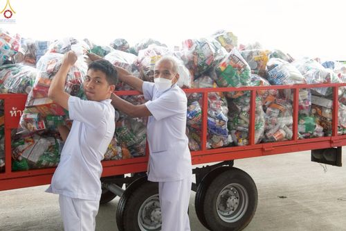 ภาพ No.264000:วันอาทิตย์ที่ 2 พฤศจิกายน พ.ศ. 2568 พิธีตักบาตรอาทิตย์ต้นเดือน ณ บ้านแก้วเรือนทองคุณยายฯ วัดพระธรรมกาย