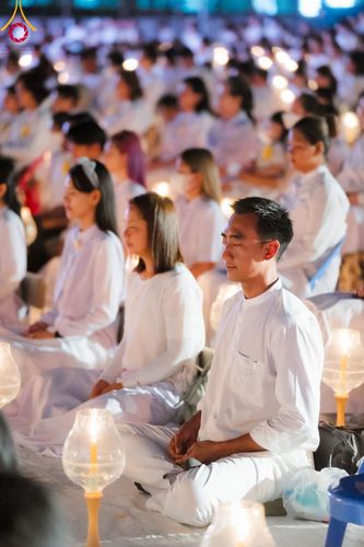 ภาพ No.109719:พิธีจุดประทีปถวายเป็นพุทธบูชา และบูชาธรรมมหาปูชนียาจารย์ วันที่ 10 มกราคม พ.ศ. 2567 ณ อนุสรณ์สถานคลองบางนางแท่น อ.สามพราน จ.นครปฐม