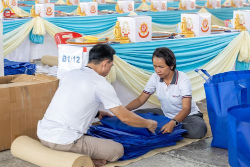 ภาพ No.60667:V.38 ทุ่มพลังเพื่อพ่อครบ 80 ปี ภาพการเตรียมงานของหน่วยงานต่างๆ เพื่อพิธีฉลองอายุวัฒนมงคล 80 ปี หลวงพ่อธัมมชโย และรับถวายมหาสังฆทาน 10,000 กว่าวัดทั่วประเทศ ในวันคุ้มครองโลก วันจันทร์ที่ 22 เมษายน พ.ศ. 2567