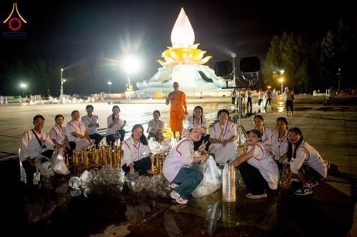 ภาพ No.266246:วันพุธที่ 5 พฤศจิกายน พ.ศ. 2568 (วันพระ ขึ้น 15 ค่ำ เดือน 12) พิธีจุดประทีปโคมลาน, โคมลอย และลอยกระทง ถวายประทีปเป็นพุทธบูชา สร้างความสว่างไสวให้กับแผ่นดินด้วยแสงธรรม ณ พุทธอุทยานนานาชาติ จังหวัดหนองคาย