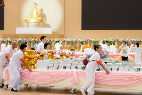 ภาพ No.225491:วันอาทิตย์ที่ 18 พฤษภาคม พ.ศ. 2568 พิธีร่วมบุญการศึกษา พระภิกษุ สามเณร ณ ห้องแก้วสารพัดนึก 2 วัดพระธรรมกาย