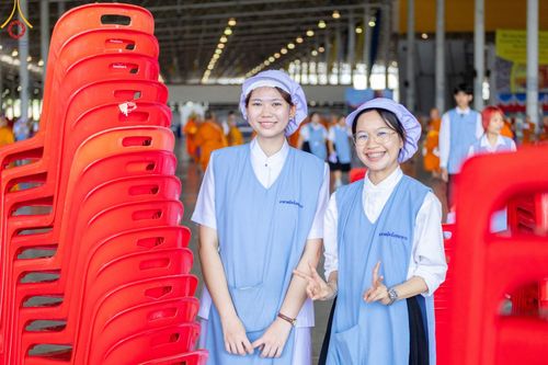 ภาพ No.58964:V.40 ภัตตาหารพระหมื่นวัด เราจัดให้ การปฏิบัติงานของเจ้าหน้าที่และอาสาสมัคร เพื่อรับบุญในการถวายภัตตาหาร แด่คณะสงฆ์ 10,000 กว่าวัดทั่วประเทศ ที่มาร่วมงานวันคุ้มครองโลก จันทร์ที่ 22 เมษายน พ.ศ. 2567 ณ วัดพระธรรมกาย