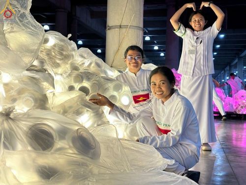 ภาพ No.150727:V.44 เพื่อพ่อ ภาพเตรียมงาน ปฎิบัติงาน ของเจ้าหน้าที่ อาสาสมัคร ทุกสถานะ เพื่อความสำเร็จ ในงานวันธรรมชัย วันอังคารที่ 27 สิงหาคม พ.ศ. 2567