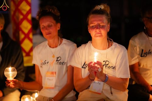 ภาพ No.156525:วัดพุทธบาหลีและวัดพระธรรมกาย จัดปฏิบัติธรรมนานาชาติ 1,151 คนจาก 78 ประเทศ ใน "วันสันติภาพสากล" ณ บาหลี อินโดนีเซีย วันเสาร์ที่ 21 กันยายน พ.ศ. 2567 เวลา 16.00-21.00 น. ณ พิพิธภัณฑ์ ARMA เมืองอูบุด จังหวัดบาหลี ประเทศอินโดนีเซีย