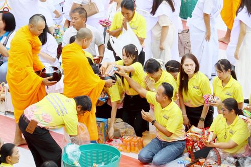 ภาพ No.242031:วันอาทิตย์ที่ 31 สิงหาคม พ.ศ. 2568 พิธีทำบุญแด่คณะสงฆ์ 122 รูป ฉลอง 121 ปี อำเภอคลองหลวง จ.ปทุมธานี เพื่อนำส่งช่วยเหลือคณะสงฆ์ 323 วัด 4 จังหวัดชายแดนภาคใต้ และช่วยเหลือประชาชนจากเหตุปะทะ แนวชายแดนไทย-กัมพูชา ณ บริเวณหน้าที่ว่าการอำเภอคลองหลวง 