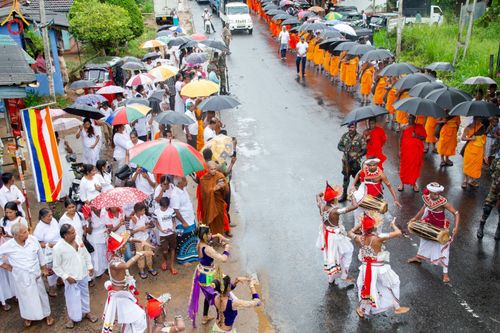 ภาพ No.140004:PhotoStory มหาศรัทธา ธรรมยาตราศรีลังกา EP.2 พิธีเปิดโครงการสยาม-ลังกา ธรรมยาตรา ฉลองเทศกาลวิสาขบูชาแห่งชาติ ศรีลังกา บูชาธรรม 80 ปีหลวงพ่อธัมมชโย เมื่อวันที่ 17 พฤษภาคม พ.ศ. 2567